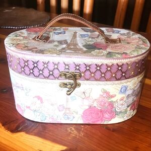 Retro Jewelry Case